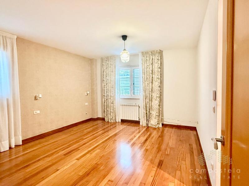 Foto e8703c1c-395d-45e1-9737-d40cc79b71ca. Xalet amb calefacció aparcament piscina a Parroquias de Santiago Santiago de Compostela