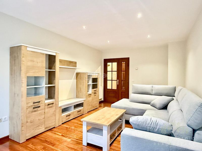 Foto 6456ecda-5b89-4e23-aa09-ddbb93504829. Rent flat with heating parking in O Milladoiro Ames