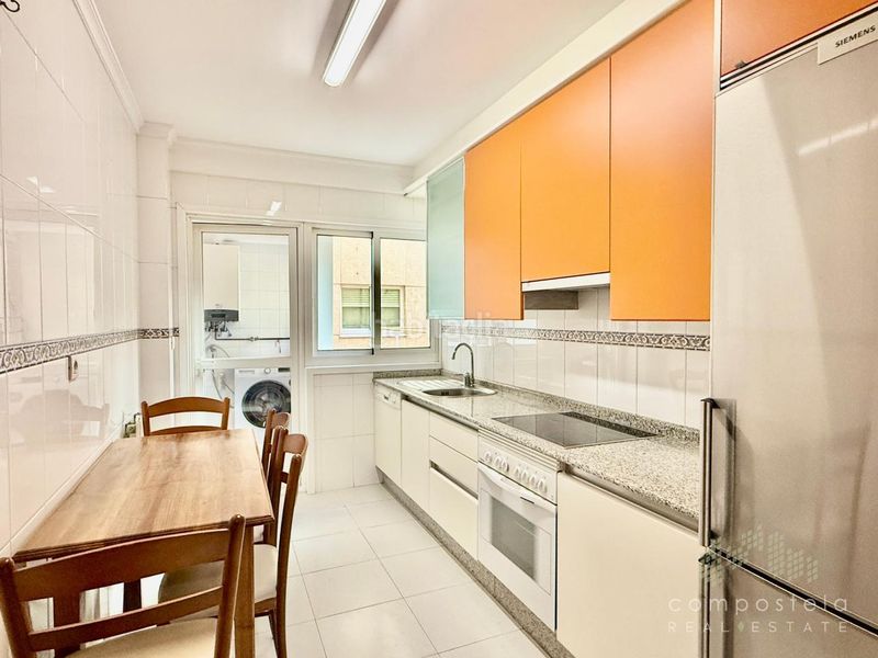 Foto 954ff1b0-2eaf-4fca-88c1-b3026bd09899. Rent flat with heating parking in O Milladoiro Ames