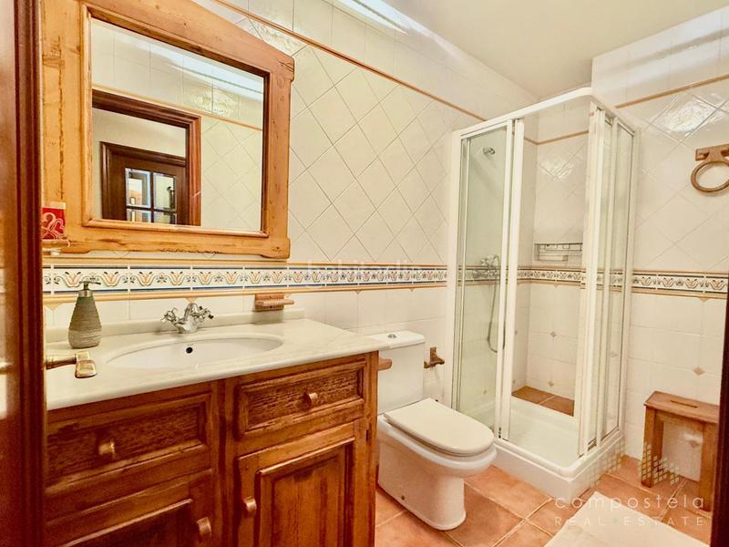 Foto a001103f-46b6-4b3a-bc78-282ed84d5d0b. Duplex con riscaldamento parcheggio in O Milladoiro Ames