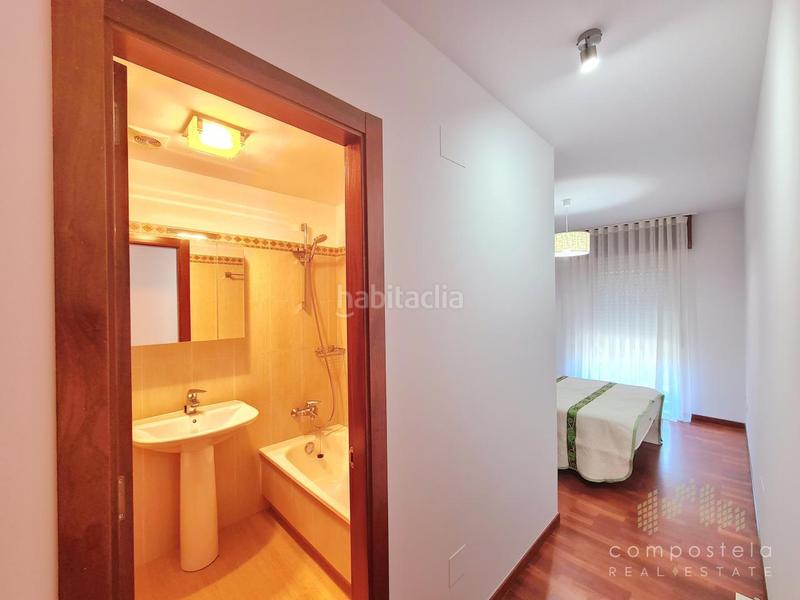 Foto 2fd7411e-2258-45bb-9be5-87b35aa6a63b. Rent flat with heating parking in O Milladoiro Ames