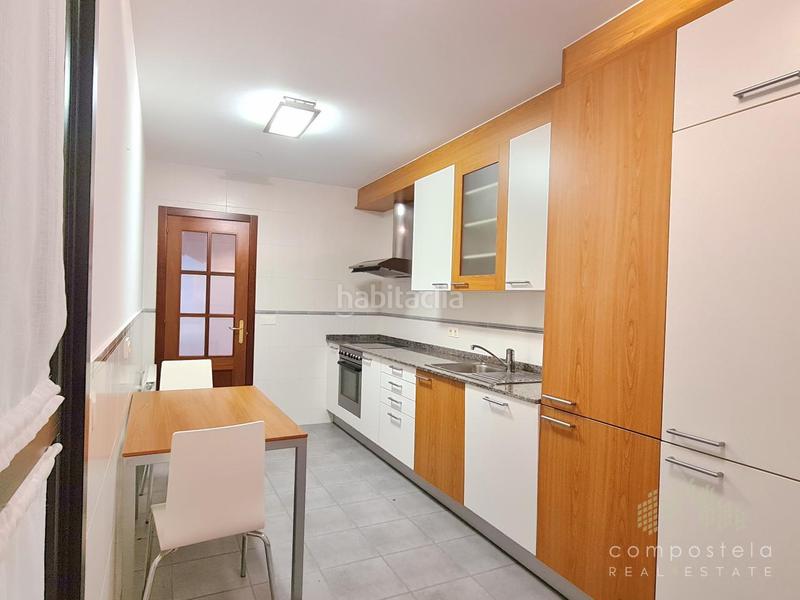Foto f1e5d950-57a1-4d85-bdff-4ab967295057. Rent flat with heating parking in O Milladoiro Ames