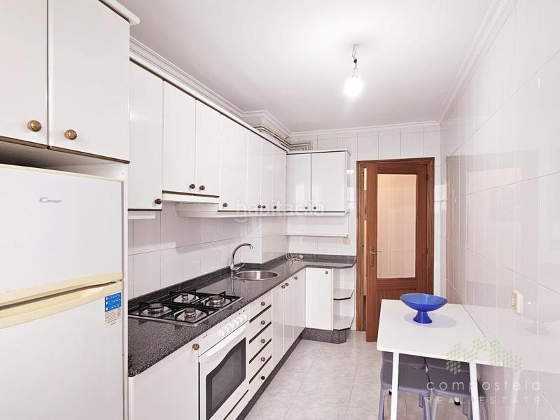 Foto 5860fa62-96e5-4f30-81b2-5c211b42afe3. Location appartement avec chauffage parking dans O Milladoiro Ames