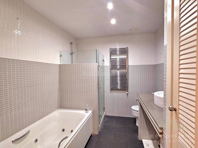 Foto 0a8c40a8-18c9-4e6c-a056-2100085b1662. Location attique avec chauffage parking dans O Milladoiro Ames