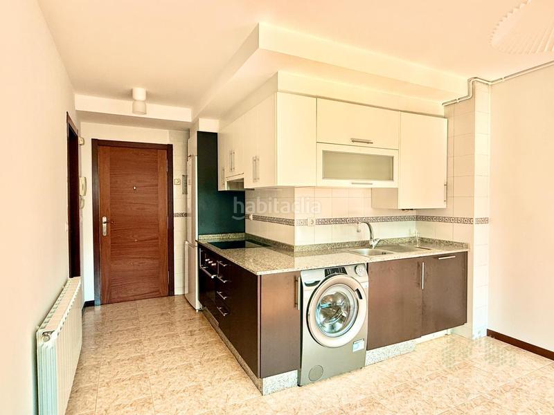 Foto 38b6c16e-7c3c-42ef-9c3d-4f373b514b80. Flat with heating parking in O Milladoiro Ames