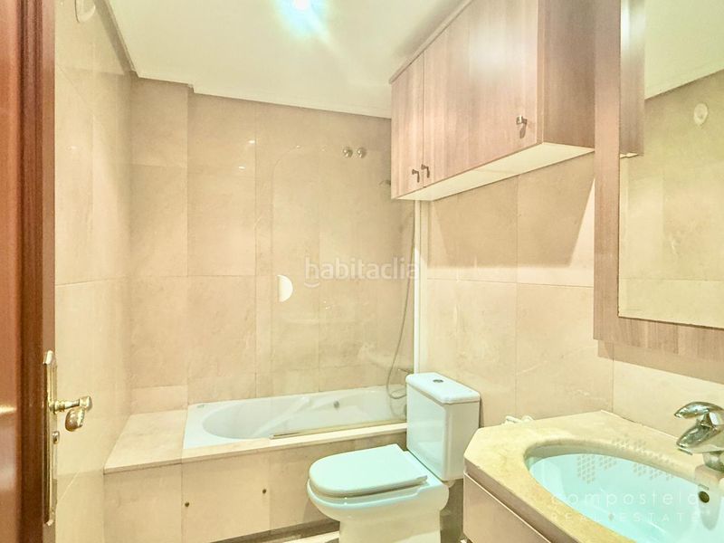 Foto c5f11d89-e060-4803-8492-dcc5f0250c02. Rent flat with heating parking in O Milladoiro Ames