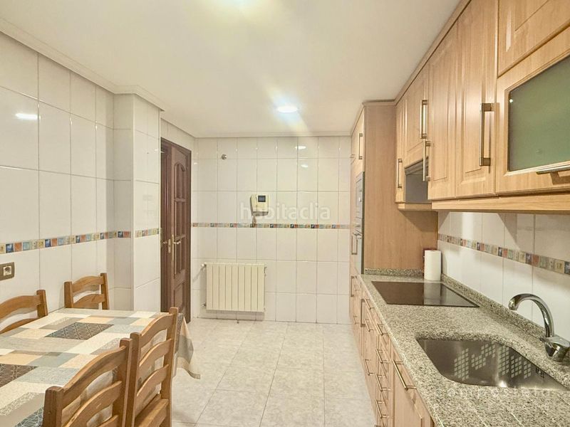 Foto d401024d-79fc-483b-a675-cd4d30f9adfb. Rent flat with heating parking in O Milladoiro Ames