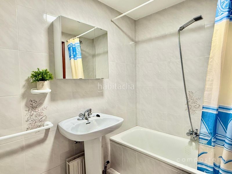 Foto 31ad7be5-e1ea-4541-acad-0e161745f833. Rent flat with heating parking in O Milladoiro Ames