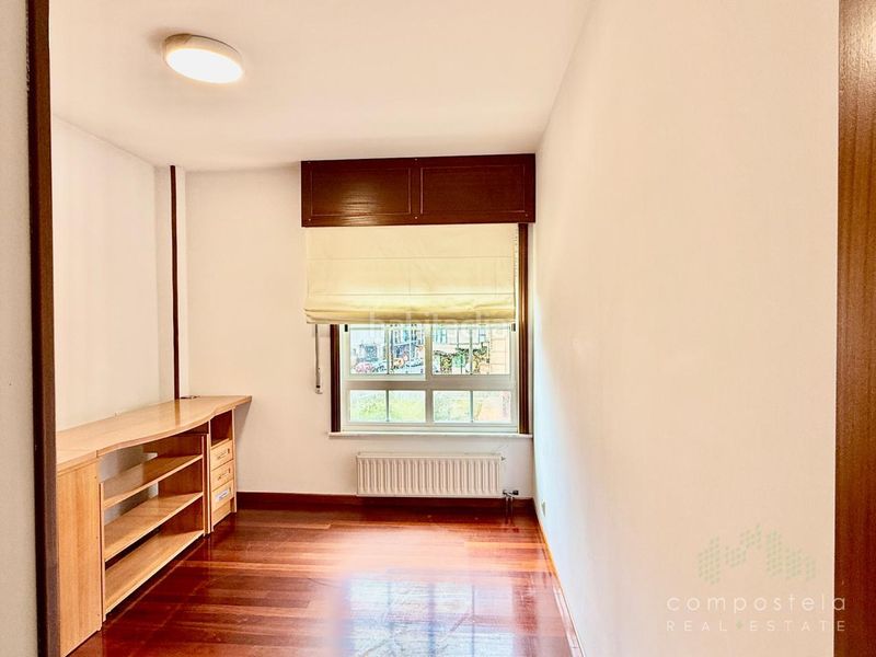 Foto 56c0cffa-6233-4091-82dc-4ac5e8744436. Rent flat with heating parking in O Milladoiro Ames