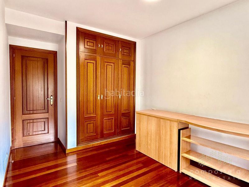 Foto 5c52c09d-e383-4cda-8a5f-910cf27dbac9. Rent flat with heating parking in O Milladoiro Ames