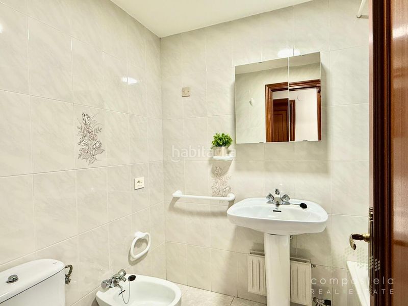 Foto 8bad4252-fa6a-41ca-a315-e7da7ad9b9cb. Rent flat with heating parking in O Milladoiro Ames