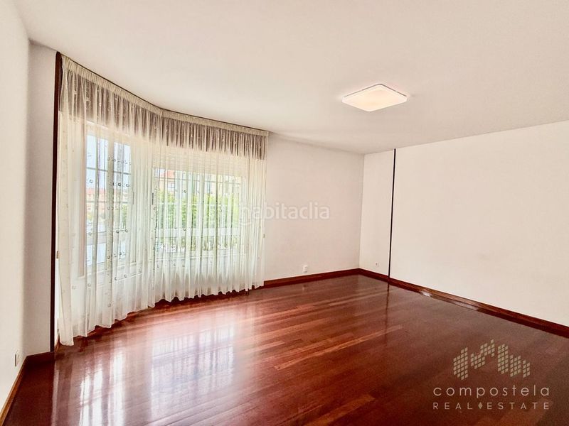 Foto f5c3efb2-6fa9-4fab-8ea2-eb2cbe166655. Rent flat with heating parking in O Milladoiro Ames