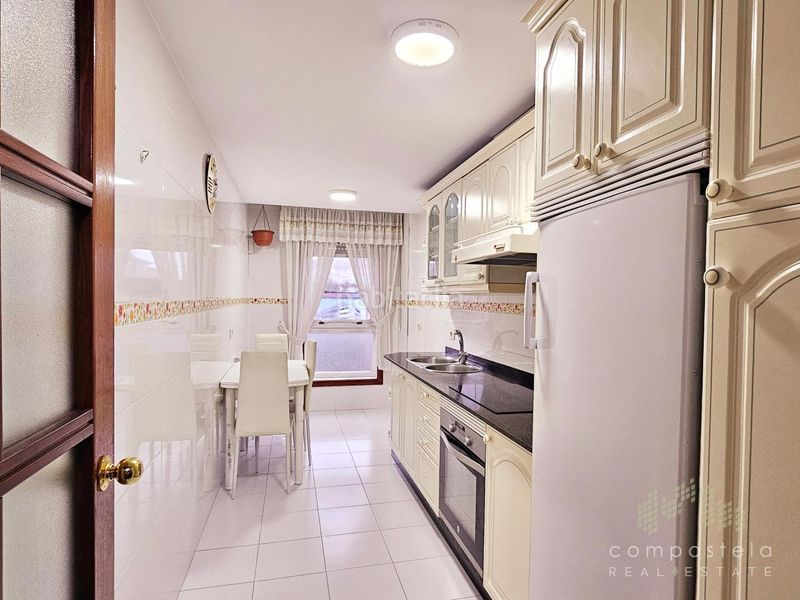 Foto b9e39ec3-6a1a-44b3-a458-5eb2e422e8cc. Rent flat with heating parking in O Milladoiro Ames