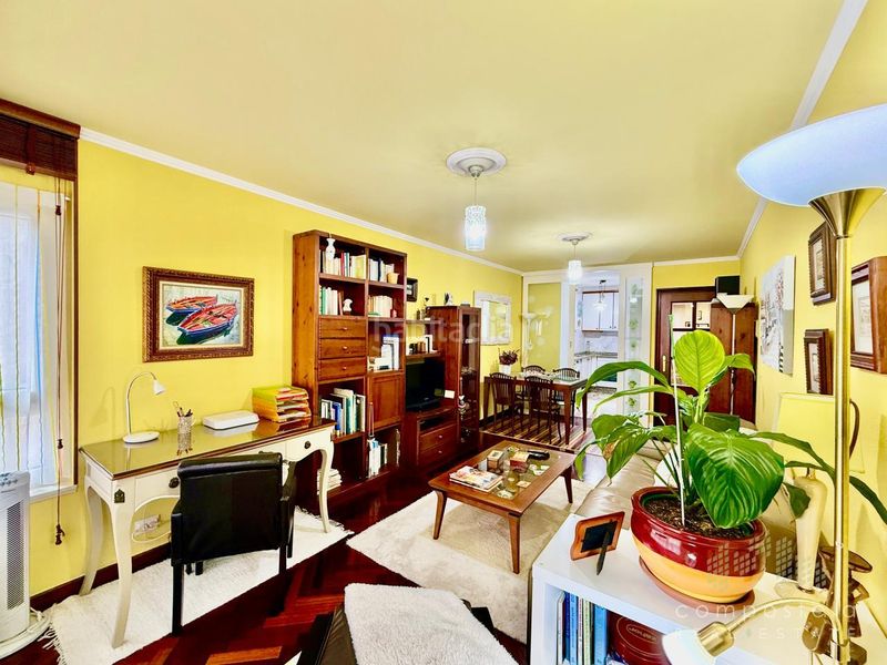 Foto 9b47443b-b036-47a0-8f42-43f69876f3ba. Flat with heating parking in O Milladoiro Ames