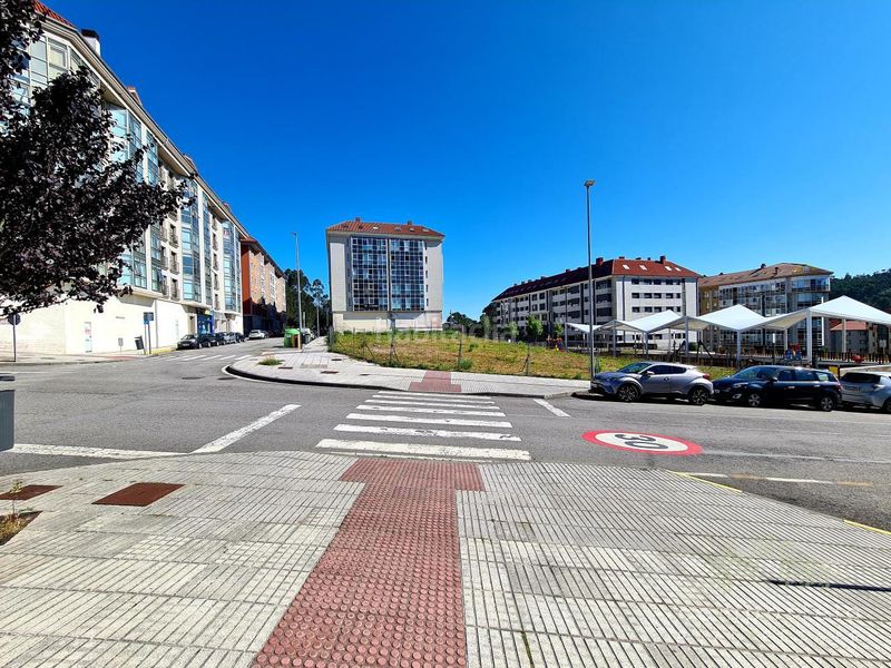 Foto e9155afa-d37e-4ab0-954d-790a189bea47. Oficina amb calefacció a O Milladoiro Ames