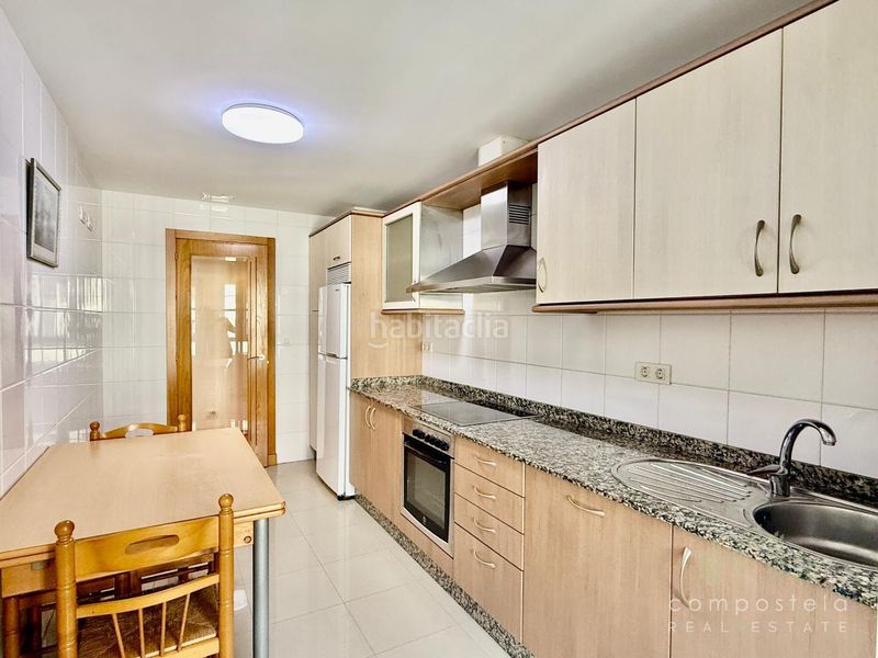 Foto 227d14c2-48a5-455d-b699-404e32b1d84e. Rent flat with heating parking in O Milladoiro Ames
