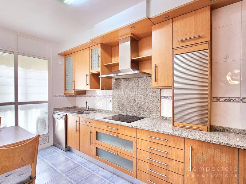 Foto bbc6b5ce-cc1d-4a5e-ab34-c16e2ef4ea2d. Affitto duplex con riscaldamento parcheggio in O Milladoiro Ames
