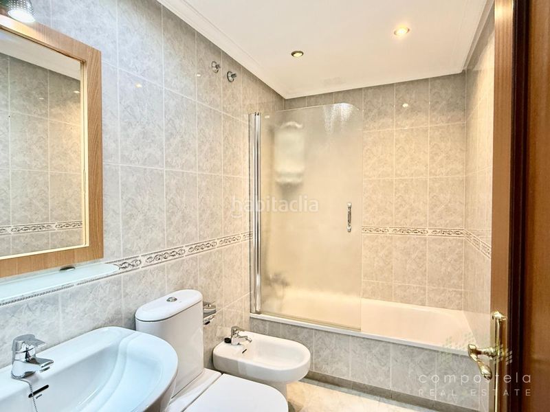 Foto 7f2ff1ba-3f07-468a-bd2a-5ffd923d2e91. Rent flat with heating parking in O Milladoiro Ames