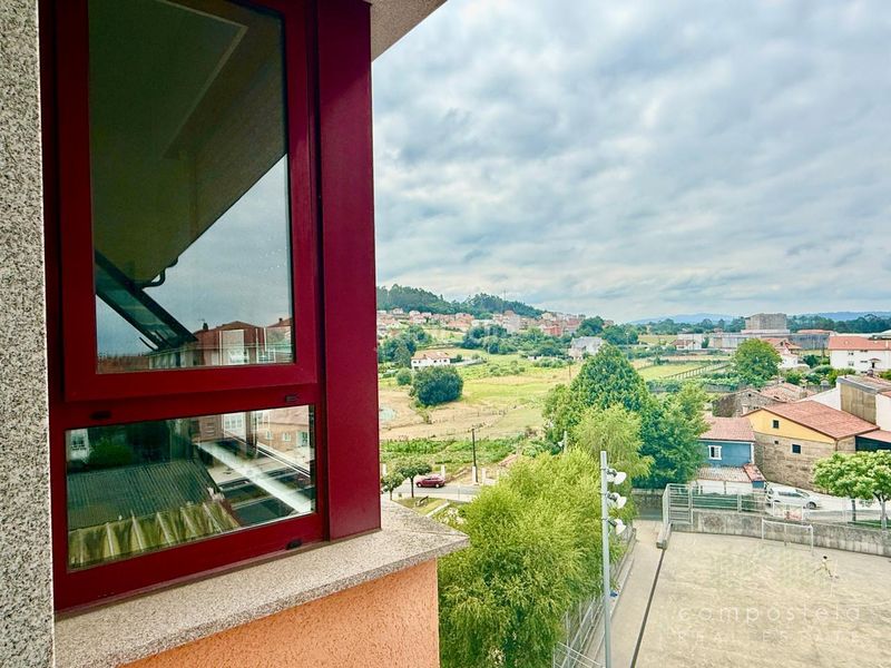 Foto c04bfafa-883f-4109-b418-d4044f576f4b. Rent flat with heating parking in O Milladoiro Ames