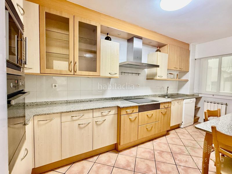 Foto 8f829418-dc0d-4c56-95b0-542be6a2b6dd. Rent flat with heating parking in O Milladoiro Ames