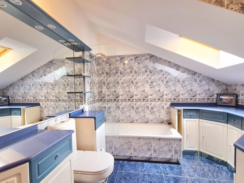 Foto 4c2103b6-d52a-4a55-ab6c-c99eddbc02df. Rent duplex with heating parking in O Milladoiro Ames