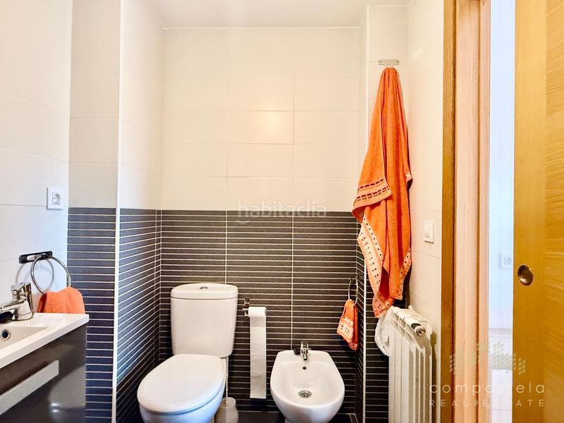 Foto 2b767946-e2ea-4932-9194-7717922ac4b0. Location attique avec chauffage parking dans O Milladoiro Ames