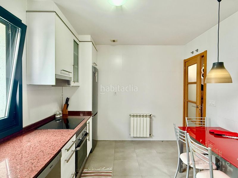 Foto d9530cbd-26da-4583-97ad-1e4f6418fc4e. Location attique avec chauffage parking dans O Milladoiro Ames