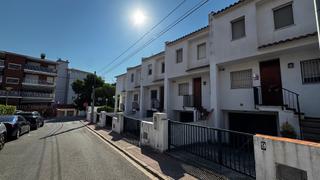 Miete Reihenhaus in Els Munts. Bonita y acogedora casa adosada a 2 minutos del paseo marítimo y