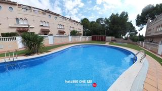 Casa pareada en El francas. Casa adosada en les gavines a pocos metros del mar