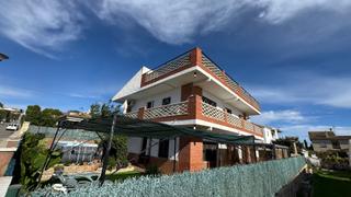 Chalet in Marítima Nord. Casa unifamiliar con dos ciciendas independientes!