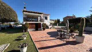 Chalet à Creixell. Espectacular vivienda unifamiliar en la urbanización puerto roma