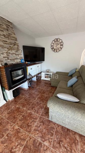 Foto 03a617bb-b321-4b56-b56f-dcbbe8b318ed. Xalet amb xemeneia a Creixell