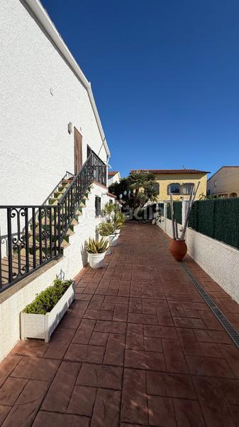 Foto 46ff8dbe-d5a5-40ee-b904-8eceb5dca712. Xalet amb xemeneia a Creixell