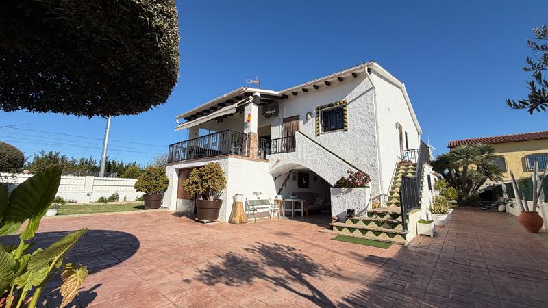 Foto c2afc420-cf3b-4cef-9a92-894e8f9edc64. Xalet amb xemeneia a Creixell