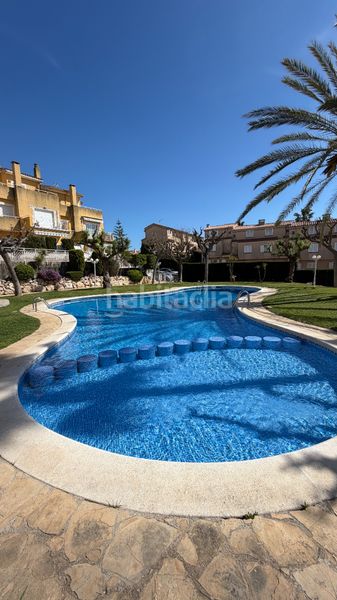 Foto 097f9974-0415-41fb-b495-47d93a3cea8e. Casa aparellada amb aparcament a Altafulla