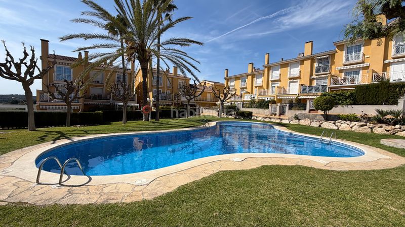 Foto 8b285d35-62f8-45ce-8c47-3522756ff810. Casa aparellada amb aparcament a Altafulla