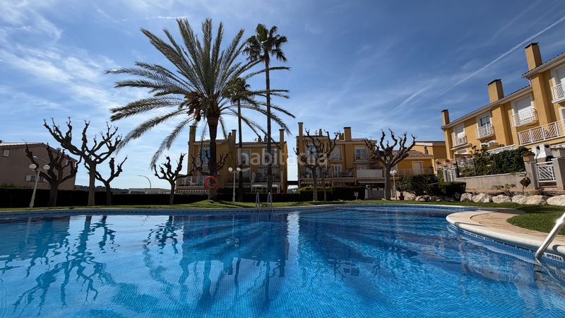 Foto b8fed812-adee-4535-8601-8b58c8175383. Casa aparellada amb aparcament a Altafulla