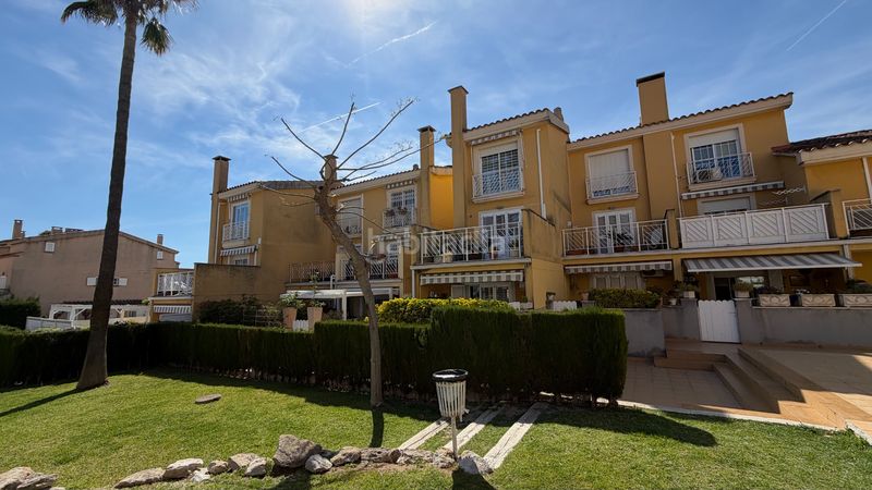 Foto ef78a166-cce8-4b94-b647-9f9bebcd8ae3. Casa aparellada amb aparcament a Altafulla