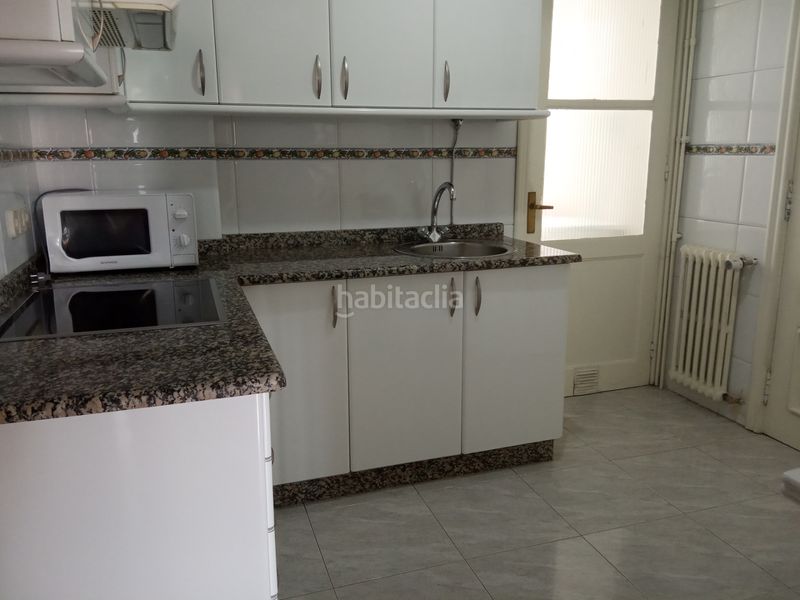 Foto 0b88816c-a09d-40d4-b09a-7e3ac7c42aa1. Rent flat with heating in Centro Ourense