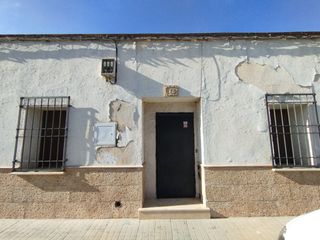 Casa  Calle maría de los ángeles. Excelente casa de pueblo. incluye cocina campera y amplio patio