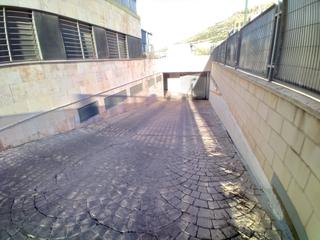 Aparcament cotxe a Calle cabezarados 2. Cochera cerrada y espaciosa en calle cabezarados