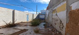 Terrain résidentiel à Calle asia 28. Solar de 145m2 con fachada de más de 19 metros