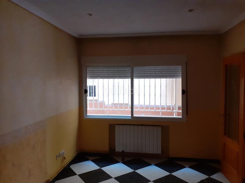 Foto 2204e7e6-1cbc-4927-82ba-6eb594141230. Piso en calle alarcón 13 piso en planta baja con patio independiente en Daimiel