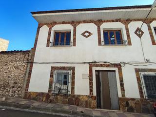 Xalet  Calle san isidro. Casa para reformar a su gusto.