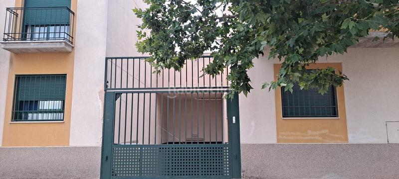 Foto 1092789a-02da-49e5-ae35-e2912b87d72a. Parking voiture dans Tomelloso