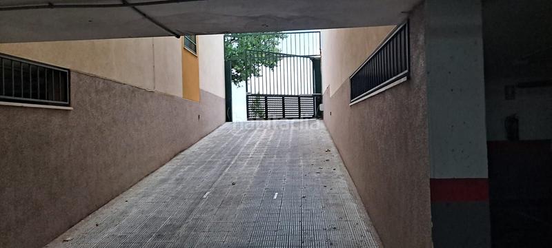 Foto f4f89999-2ead-431a-9d7b-72dfda27c43b. Parking voiture dans Tomelloso