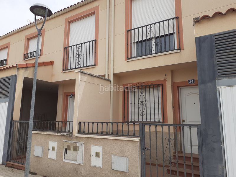 Foto 0874190c-4127-4f85-b71e-e210a1db44cc. Casa adosada unifamiliar adosado en barrio residencial. en Malagón