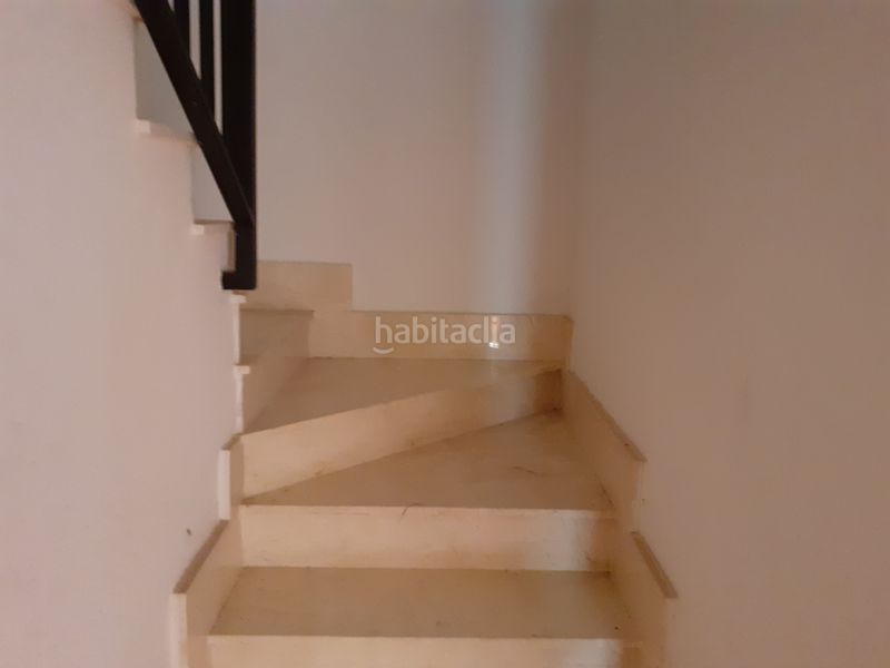 Foto 2efc0f6c-a57b-465f-bb1a-ca3a9b1add66. Casa adosada unifamiliar adosado en barrio residencial. en Malagón
