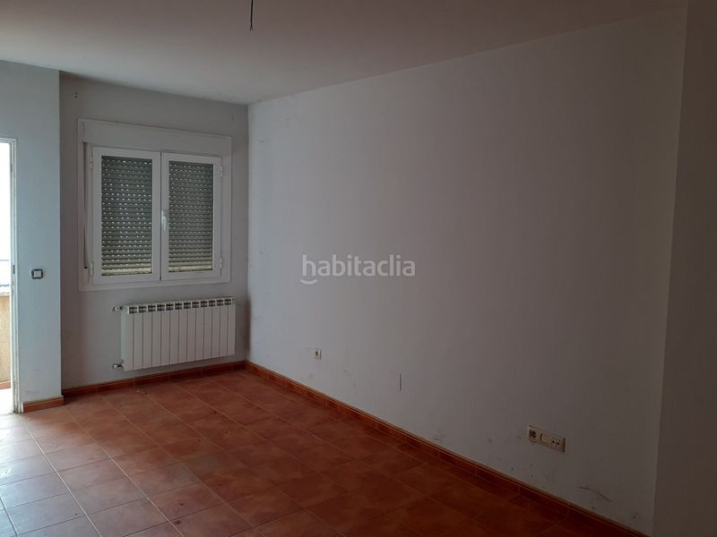 Foto 776bf25f-8a77-43d9-8fc2-dd5f0417fb97. Casa adosada unifamiliar adosado en barrio residencial. en Malagón