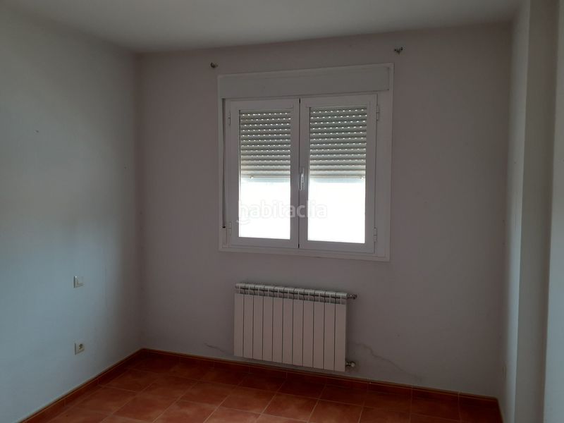 Foto 7936246d-3fd6-4994-b398-9eed86aad67d. Casa adosada unifamiliar adosado en barrio residencial. en Malagón